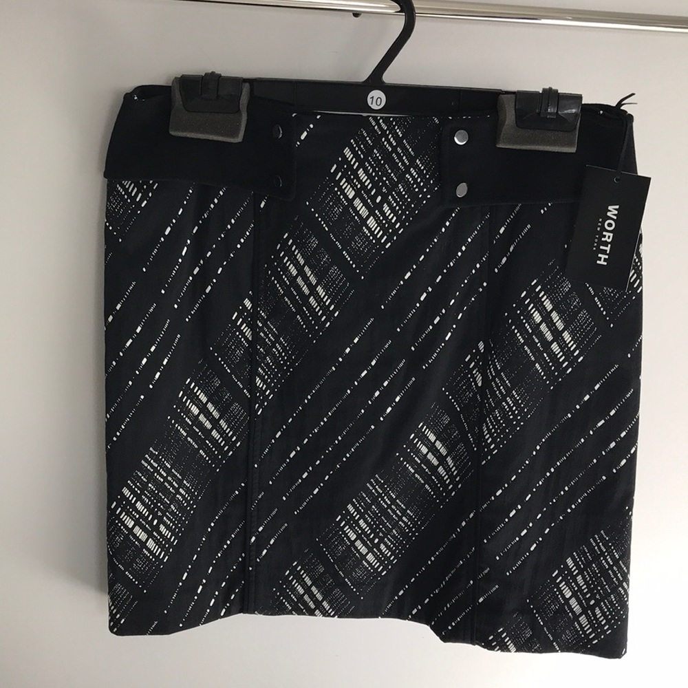 Worth black and white above the knee skirt.